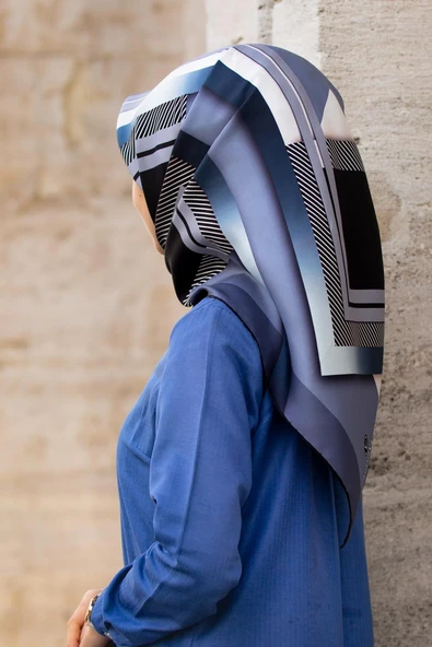 %100 Twill İpek Zebra Desenli İndigo - Siyah Renkli 90x90 Eşarp Dikim Şekli : El Dikişi ürün görseli