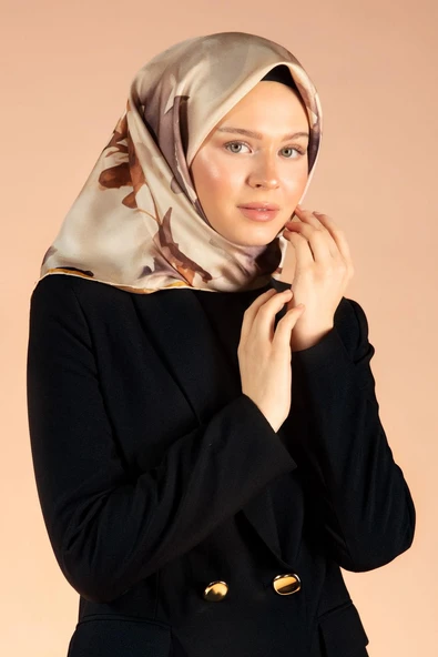 %100 Twill İpek Yaprak Desenli Bej - Hardal Renkli 90x90 Eşarp Dikim Şekli : El Dikişi ürün görseli