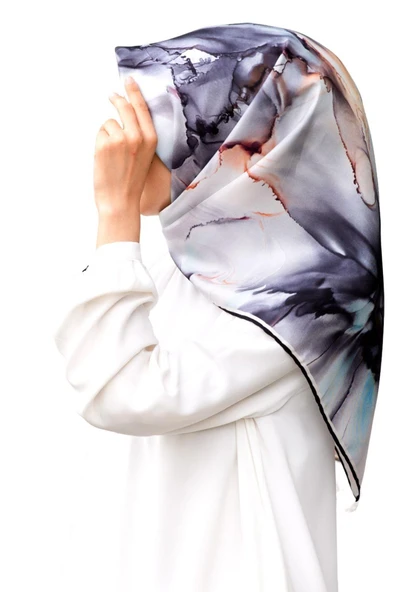 %100 Twill İpek Batik Çiçek Desenli Gri - Bebe Mavisi Renkli 90x90 Eşarp Kenar Dikiş Şekli El Dikişli ürün görseli