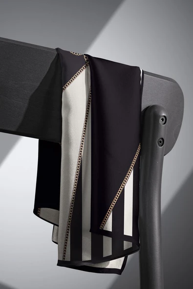 %100 Twill İpek Zincirli Çizgi Desenli Siyah - Krem Renkli 90x90 Eşarp Dikim Şekli : El Dikişi - Resim 4