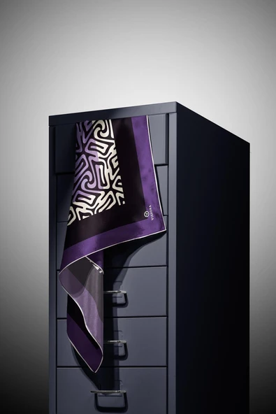 100% Twill İpek Bordürlü Dalga Desenli Siyah - Mürdüm Renkli 90x90 Dikim Şekli : El Dikişi Eşarp - Resim 5