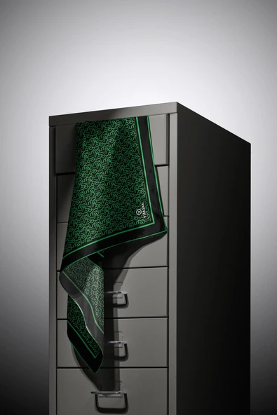 %100 Twill İpek Harf Desenli Siyah - Benetton Yeşili Renkli 90x90 Eşarp Dikim Şekli : El Dikişi - Resim 6