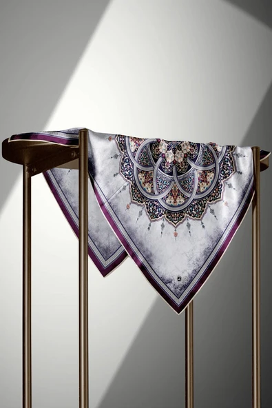 %100 Twill İpek Şal Desenli Mürdüm - Lacivert Renkli 90x90 Eşarp Dikim Şekli : El Dikişi - Resim 3