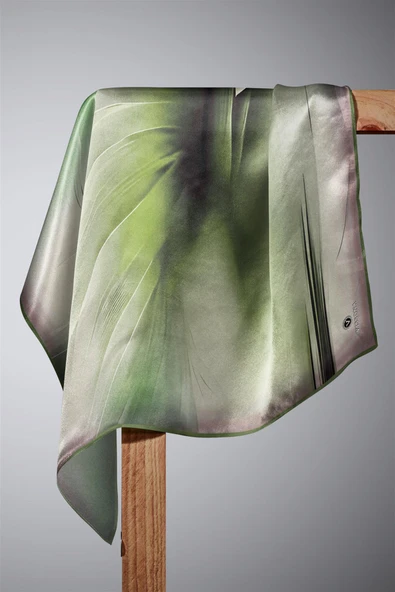 %100 Twill İpek Degrade Duman Haki Yeşili - Zümrüt Yeşili Renkli 90x90 Eşarp Dikim Şekli : El Dikişi - Resim 6