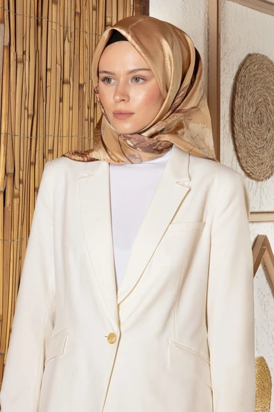 %100 Twill İpek Suluboya Çiçek Desenli Bej Renkli 90x90 Eşarp Dikim Şekli : El Dikişi ürün görseli