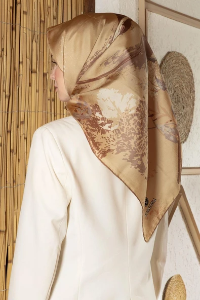 %100 Twill İpek Suluboya Çiçek Desenli Bej Renkli 90x90 Eşarp Dikim Şekli : El Dikişi - Resim 5