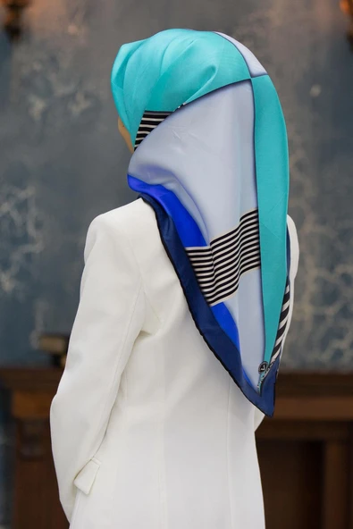 %100 Twill İpek Çizgili ve Geometrik Desenli Saks - Mint Yeşili Renkli 90x90 Eşarp Dikim Şekli : El Dikişi ürün görseli