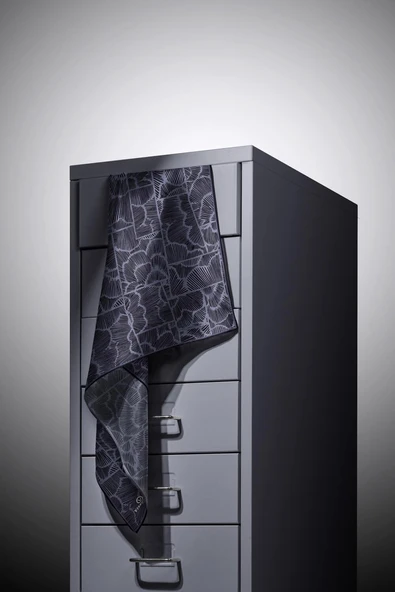 %100 Twill İpek Geometrik Desenli Gri - Siyah Renkli 90x90 Eşarp Dikim Şekli : El Dikişi - Resim 3