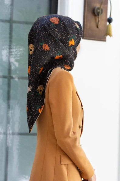%100 Twill İpek Çıtır Çiçek Desenli Siyah - Taba Renkli 90x90 Eşarp Dikim Şekli : El Dikişi ürün görseli