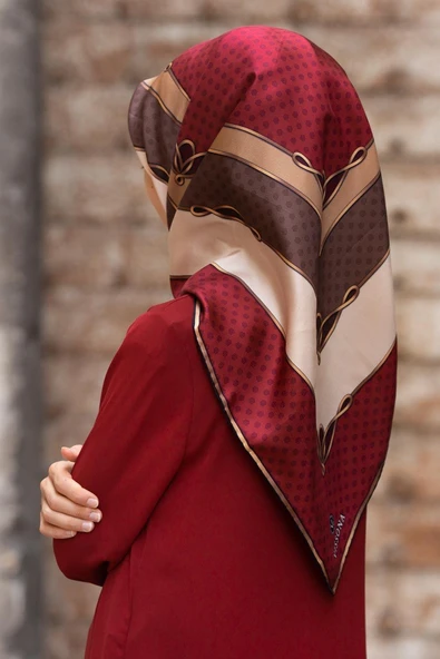 %100 Twill İpek Puantiyeli ve Geometrik Desenli Bordo - Vizon Renkli 90x90 Eşarp Dikim Şekli : El Dikişi ürün görseli