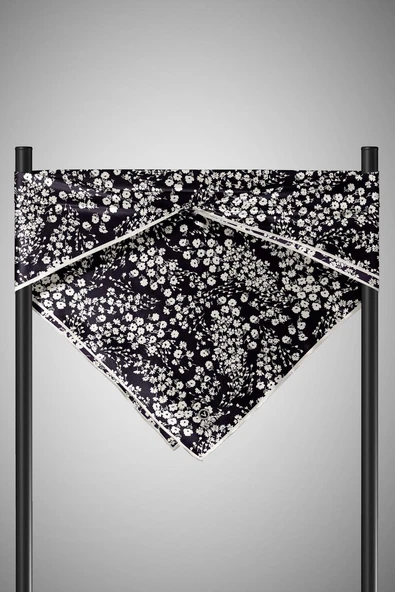 %100 Twill İpek Çıtır Çiçek Desenli Siyah - Krem Renkli 90x90 Eşarp Dikim Şekli : El Dikişi - Resim 4