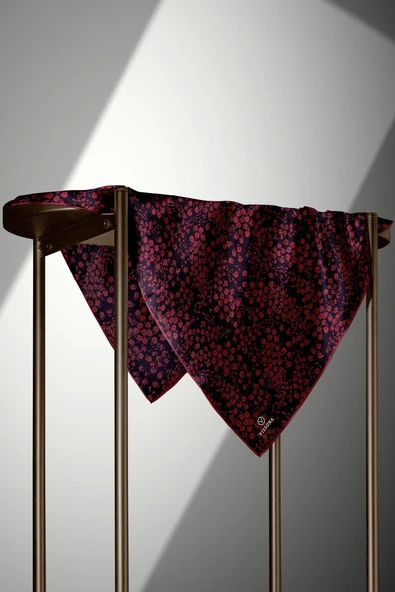 %100 Twill İpek Çıtır Çiçek Desenli Siyah - Bordo Renkli 90x90 Eşarp Dikim Şekli : El Dikişi - Resim 3