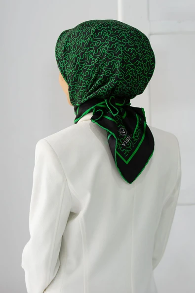%100 Twill İpek Harf Desenli Siyah - Benetton Yeşili Renkli 90x90 Eşarp Dikim Şekli : El Dikişi ürün görseli