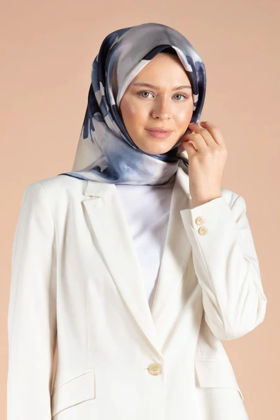 %100 Twill İpek Yaprak Desenli İndigo Mavisi - Lacivert Renkli 90x90 Eşarp Dikim Şekli : El Dikişi - Resim 4