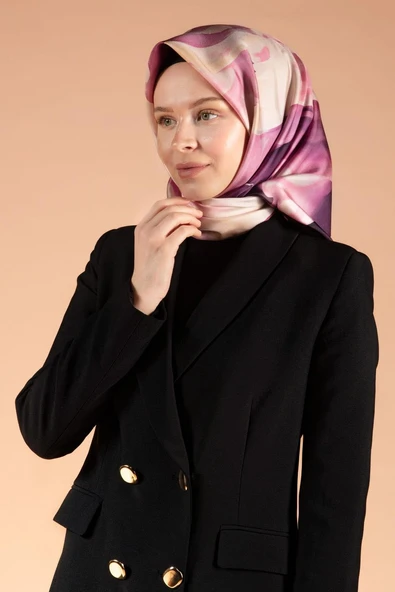 %100 Twill İpek Yaprak Desenli Pembe Renkli 90x90 Eşarp Dikim Şekli : El Dikişi - Resim 3