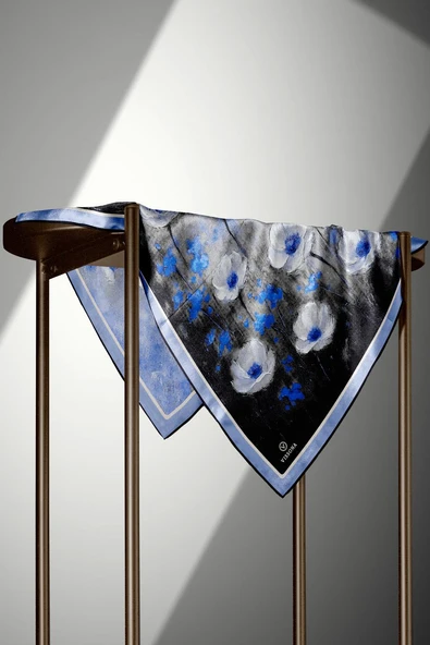 %100 Twill İpek Yağlı Boya Çiçek Desenli İndigo Renkli 90x90 Eşarp Dikim Şekli : El Dikişi - Resim 4