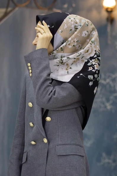 %100 Twill İpek Geometrik Ve Çiçek Desenli Siyah - Bej Renkli 90x90 Eşarp Dikim Şekli : El Dikişi ürün görseli