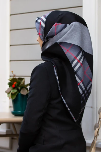 %100 Twill İpek Ekose Desenli Gri - Siyah Renkli 90x90 Eşarp Dikim Şekli : El Dikişi ürün görseli