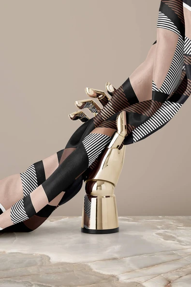 %100 Twill İpek Geometrik Desenli Bej - Siyah Renkli 90x90 Eşarp Dikim Şekli : El Dikişi - Resim 6