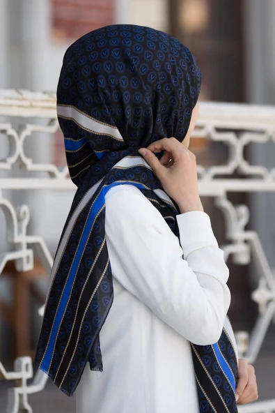 %100 İpek Monogram Desenli Siyah - Saks Renkli 92x210 Şal ürün görseli