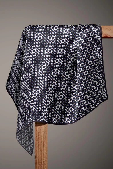 %100 Twill İpek Zincir Desenli Siyah - Saks Renkli 90x90 Eşarp Kenar Dikiş Şekli El Dikişli - Resim 5