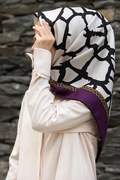 %100 Twill Taş Desenli Mürdüm - Krem Renkli 90x90 Eşarp Dikim Şekli: El Dikişi ürün görseli