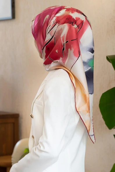 %100 Twill İpek Sulu Boya Çiçek Desenli Kırmızı - Fuşya Renkli 90x90 Eşarp Dikim Şekli : El Dikişi ürün görseli