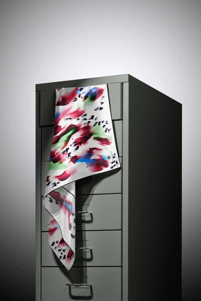 %100 Twill İpek Batik Desenli Bordo - Saks Renkli 90x90 Eşarp Dikim Şekli : El Dikişi - Resim 3