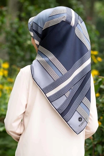 %100 Twill İpek Geometrik Desenli İndigo - Krem Renkli 90x90 Eşarp Dikim Şekli : El Dikişi ürün görseli