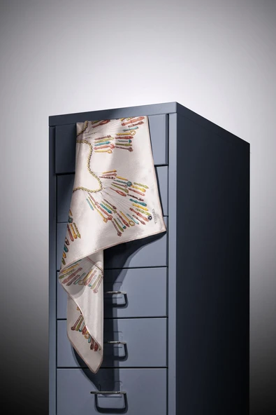 %100 Twill İpek Zincir Desenli Krem Renkli 90x90 Eşarp Dikim Şekli : El Dikişi - Resim 3