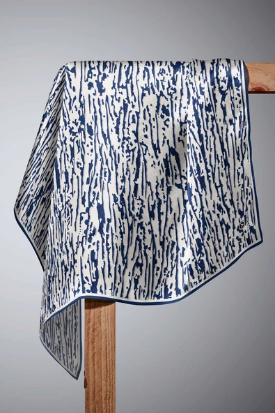 %100 Twill İpek Çizgi Desenli Krem - Lacivert Renkli 90x90 Eşarp Dikim Şekli : El Dikişi - Resim 6