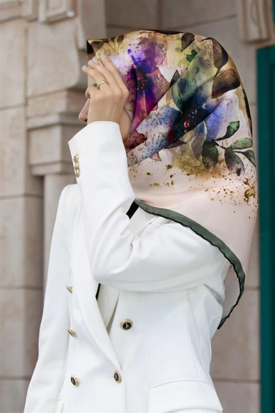 Kristal Çiçek Desenli Krem - Petrol Mavisi Renkli 90x90 Eşarp (İpek İçermez) Dikim Şekli : El Dikişi ürün görseli 1