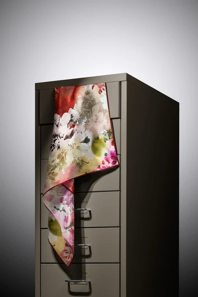 %100 Twill İpek Çiçek  Desenli Bordo - Kırmızı Renkli 90x90 Eşarp Dikim Şekli : El Dikişi - Resim 5