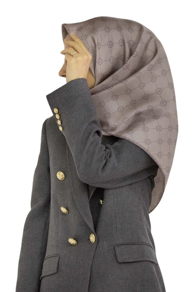 %100 Twill İpek Monogram Desenli Taş Renkli 90x90 Eşarp Dikim Şekli : El Dikişi ürün görseli 1