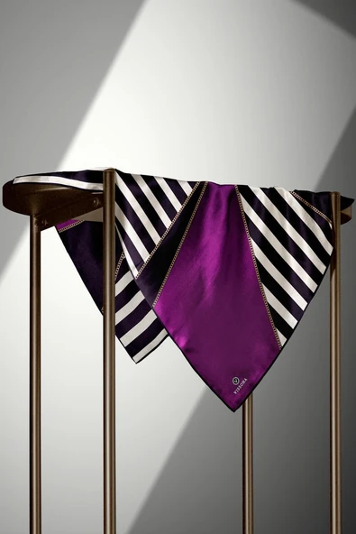 %100 Twill İpek Zincirli Çizgi Desenli Siyah - Mürdüm Renkli 90x90 Eşarp Dikim Şekli : El Dikişi - Resim 4