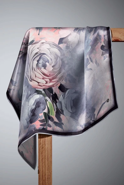 %100 Twill İpek Dumanlı Çiçek Desenli Gri Renkli 90x90 Eşarp Kenar Dikiş Şekli El Dikişli - Resim 5