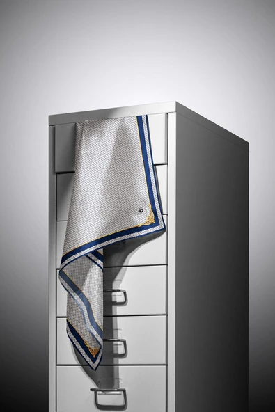 %100 Twill İpek Minik Motif Desenli Krem - Lacivert Renkli 90x90 Eşarp Dikim Şekli : El Dikişi - Resim 4