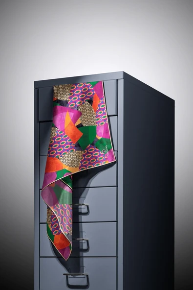 %100 Twill İpek Geometrik Desenli Fuşya - Zümrüt Yeşili Renkli 90x90 Eşarp Eşarp Kenar Dikiş Şekli El Dikişli - Resim 3