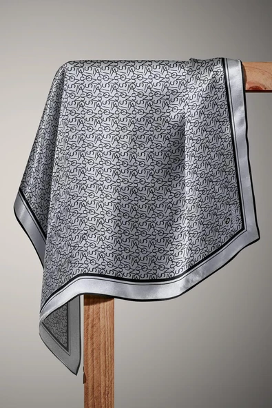 %100 Twill İpek Harf Desenli Gri - Siyah Renkli 90x90 Eşarp Dikim Şekli : El Dikişi - Resim 4