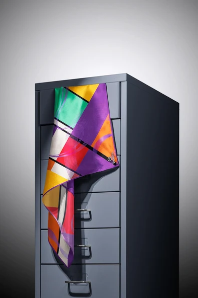 %100 Twill İpek Geometrik Desenli Mor - Kırmızı Renkli 90x90 Eşarp Dikim Şekli : El Dikişi - Resim 5