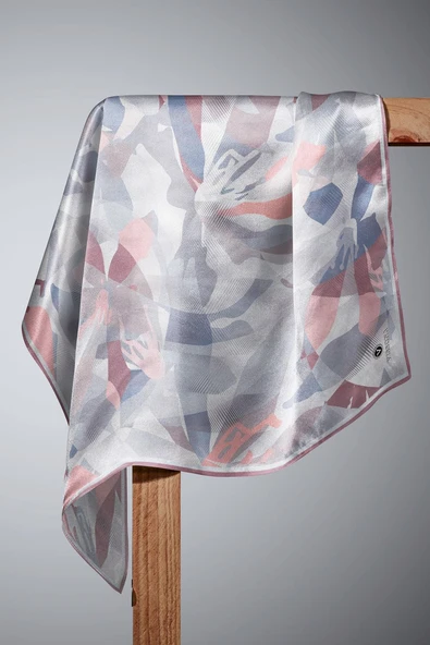 %100 Twill İpek Çiçek Desenli Pudra - Bebe Mavisi Renkli 90x90 Eşarp Dikim Şekli : El Dikişi - Resim 6