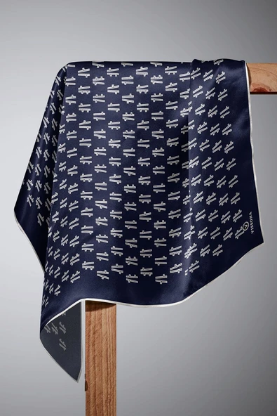 %100 Twill İpek Geometrik Desenli Lacivert - Krem Renkli 90x90 Eşarp Dikim Şekli : El Dikişi - Resim 6