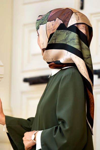 %100 Twill İpek Geometrik Mermer Desenli Haki - Bakır Renkli 90x90 Eşarp Dikim Şekli : El Dikişi ürün görseli