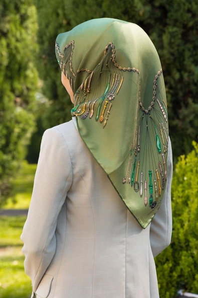 %100 Twill İpek Zincir Desenli Haki Renkli 90x90 Eşarp Dikim Şekli : El Dikişi ürün görseli