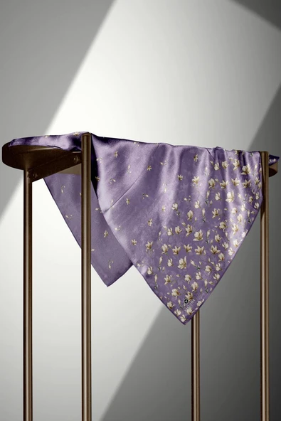 % 57 İPEK % 43 VİSKON Twill İpek Çiçek Desenli Lila Renkli 90x90 Eşarp Dikim Şekli : El Dikişi - Resim 5