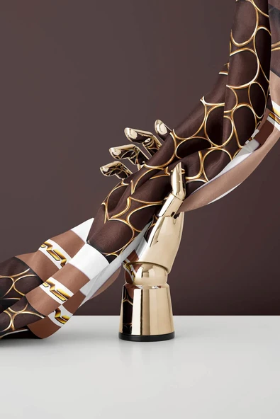 %100 Twill İpek Zincir Desenli Kahverengi - Bej Renkli 90x90 Eşarp Kenar Dikiş Şekli El Dikişli - Resim 5