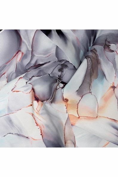 %100 Twill İpek Batik Çiçek Desenli Gri - Bebe Mavisi Renkli 90x90 Eşarp Kenar Dikiş Şekli El Dikişli - Resim 6