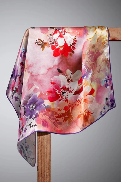 %100 Twill İpek Çiçek  Desenli Mor Renkli 90x90 Eşarp Dikim Şekli : El Dikişi - Resim 6