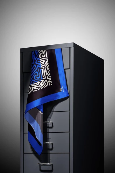 100% Twill İpek Bordürlü Dalga Desenli Siyah - Saks Renkli 90x90 Dikim Şekli : El Dikişi Eşarp - Resim 5