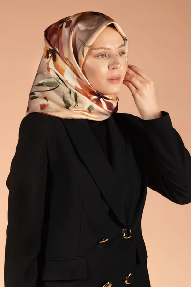 %100 Twill İpek Çiçek Desenli Gold - Taba Renkli 90x90 Dikim Şekli : El Dikişi Eşarp - Resim 3